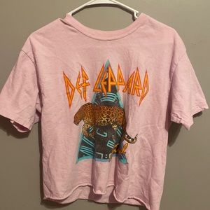 Cute kinda cropped graphic tee